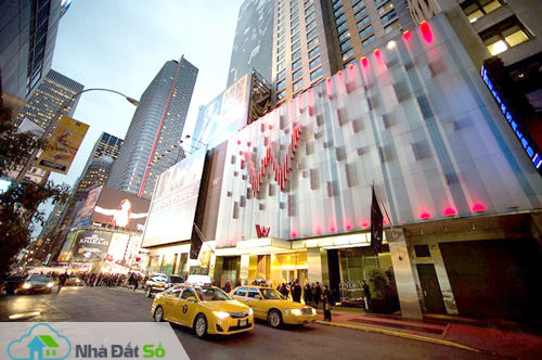 W New York Times Square ở Manhattan, New York (Mỹ)