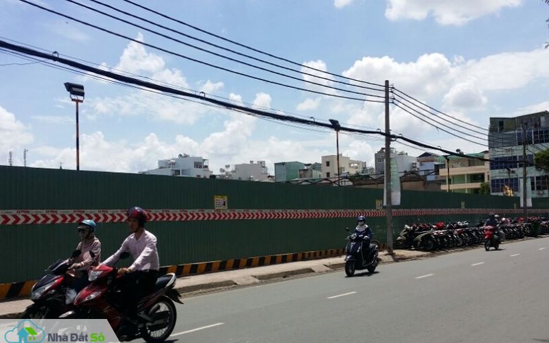 Một trung tâm thương mại trên đường Sư Vạn Hạnh, quận 10, rộng gần 10.000m2 đang được xây dựng.