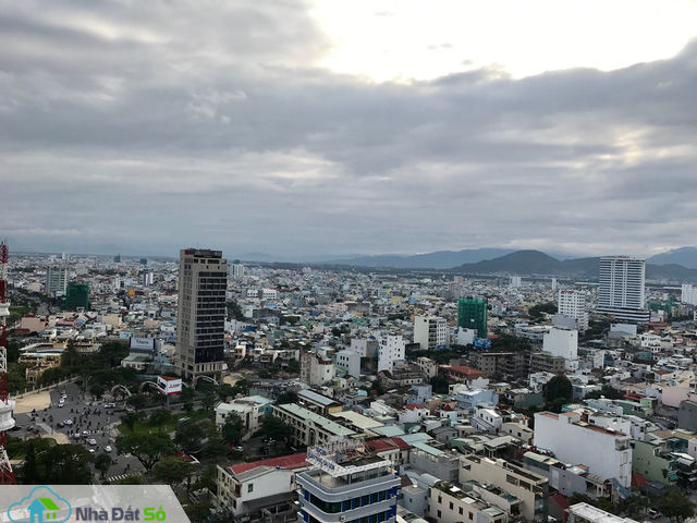 Những ngày cuối tuần, nhiều tuyến đường khu trung tâm thành phố kẹt xe nặng do lượng du khách đổ về khá đông