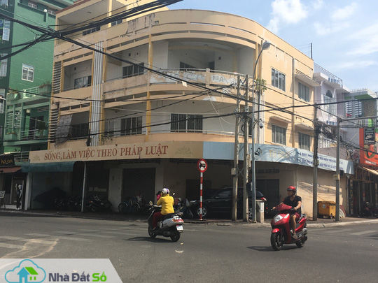 Bán đấu giá đất vàng