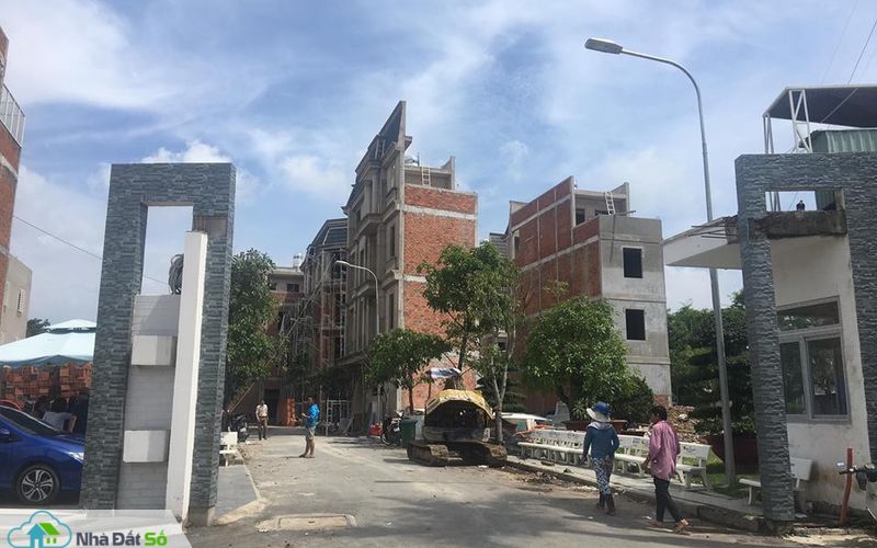 Nhà đầu tư thứ cấp “lướt sóng” nhà phố lẻ xây sẵn dịp cuối năm  