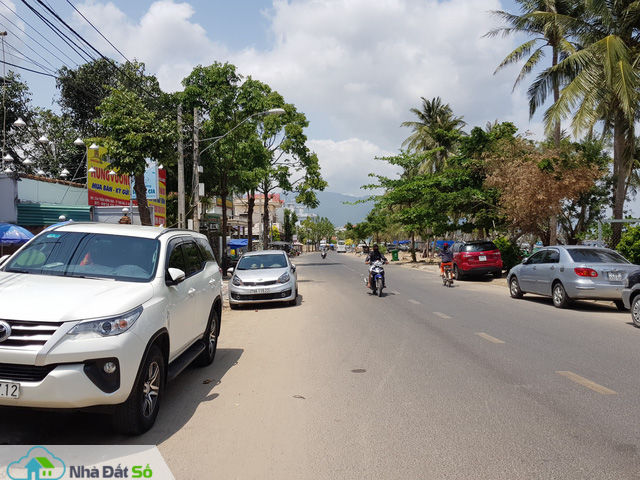 đất mặt đường Trần Hưng Đạo 