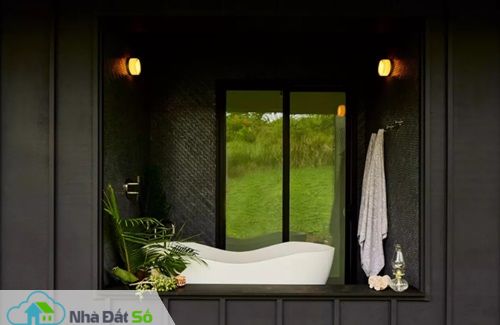 Khu vực nhà tắm tạo cảm giác ấm cúng, không kém phần lãng mạn.