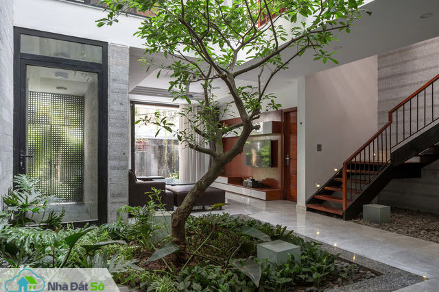 Nhà ống đẹp phá cách trong ngõ nhỏ ở Hà Nội - Ảnh 2. Nhà ống đẹp phá cách trong ngõ nhỏ ở Hà Nội - Ảnh 2.