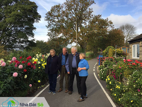 Hôm 18/10, ông Jack Scott, thành viên Hội đồng thành phố đã đến thăm vợ chồng Brian và Sally, cũng như vườn hoa. Cuối cùng nhận thấy phán quyết trước đó không phù hợp.