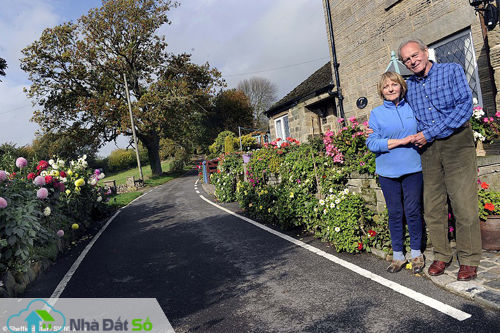 Vợ chồng ông Brian đã bỏ ra khoảng 1.000 bảng Anh trồng hoa trong khoảng 5 năm qua.