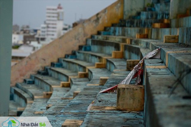 Sân vận động Chi Lăng hoang tàn sau gần 8 năm bán cho doanh nghiệp - Ảnh 3.