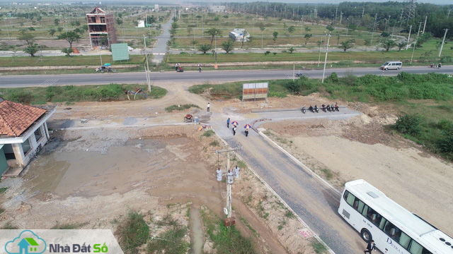 Đất nền Củ Chi, Hóc Môn,...khu Tây Bắc TP.HCM giá trên dưới 1 tỷ đồng sôi động dịp cuối năm - Ảnh 1. Đất nền Củ Chi, Hóc Môn,...khu Tây Bắc TP.HCM giá trên dưới 1 tỷ đồng sôi động dịp cuối năm - Ảnh 1.
