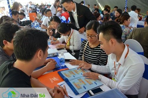 Người mua nhà lo lãi suất tăng - 1