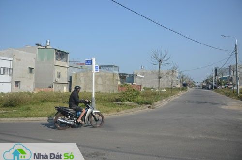 Giá đất tăng, người tái định cư điêu đứng - Ảnh 1.