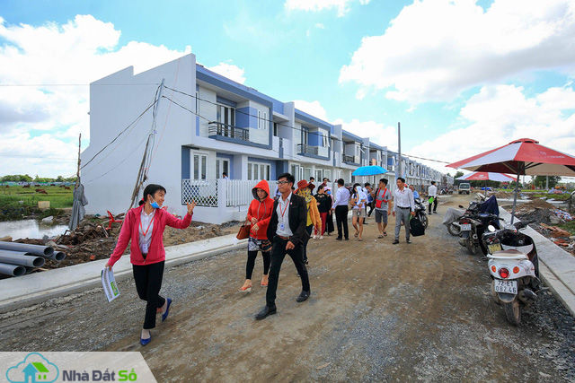 Đất nền nóng trở lại, giới đầu tư âm thầm đánh bắt xa bờ - Ảnh 1. Đất nền nóng trở lại, giới đầu tư âm thầm đánh bắt xa bờ - Ảnh 1.