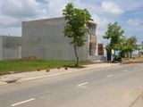 Vợ Chồng Kẹt Tiền Bán Gấp 600M2 Đất Sổ Đỏ Mt Chợ. Giá 275 Triệu.trung Tâm Tp Mới Bd