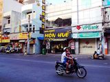 Nhà Mặt Tiền Đường Nhựa Lớn - DT: 185m2. Giá 2.08 Tỷ (40%)- Sổ Hồng - Khu Thương Mại