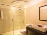 Bán Nhà Phân Lô Hoàng Quốc Việt 64m2, 6 Tầng, MT 8m, 9,9 Tỷ, Gara