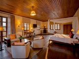 Bán Khách Sạn Đường Lê Thánh Tôn, 240M2, 10X24M, 20 Phòng Kinh Doanh, Giá 15 Tỷ
