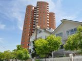 Bán Căn Hộ Kđt Nghĩa Đô,69m2, Cửa Tây Nam, Ban Công Đông Bắc, Thô, Giá 1.950 Tỷ