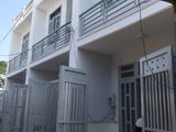 Nhà Mới Xây Đang Hoàn Thiện Khu Dân Cư Đông Đúc