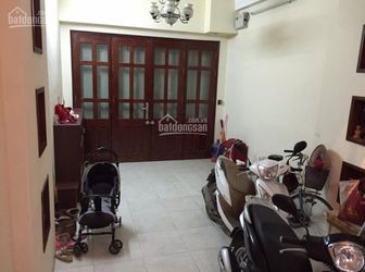 Bán nhà mặt phố Chính Kinh, kinh doanh sầm uất, ô tô qua cửa , 40m2 chỉ hơn 4 tỷ.