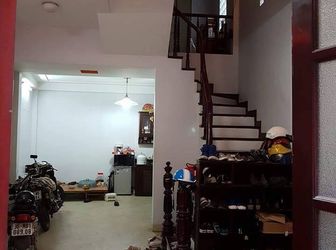 Nhà 5 Tầng X 40m2, 3.8 Tỷ, Ngõ Rộng, Đường Láng, Quận Đống Đa.