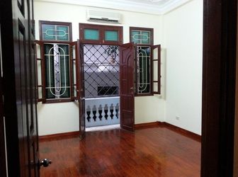 Bán Gấp Nhà Ngã Tư Sở 35m2 X 5 Tầng, 4m Mặt Tiền, 3 Tỷ