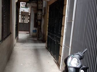 Bán Gấp Nhà Đường Láng Ôtô Đỗ Cửa Kinh Doanh Tốt. DT 38m2,MT 3,3m-5 Tầng- Giá 4.6 Tỷ.