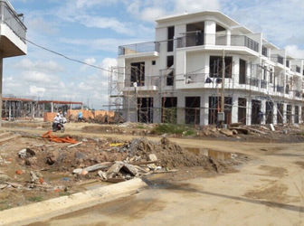 Nhà Phố 1 Trệt 2 Lầu 4 Phòng Ngủ. Diện Tích 5x15. Nguyễn Văn Bứa - Hóc Môn