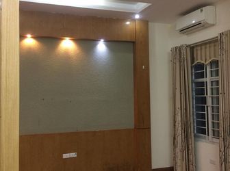 Chính Chủ Cần Bán Gấp Nhà Phố Hào Nam. Phân Lô Ô tô Đỗ Cửa. 35m2 4 Tầng. MT 3,2m.Giá 5,3 Tỷ.