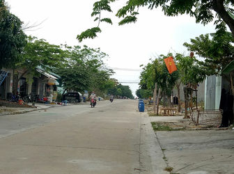 Sang Gấp Lô Đất 300m2 MT Chợ ,Dcư Đông ,Tiện Kdoanh Ngay 550Tr, Tcư 100% ,Sổ Hồng