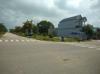 Gia Đình Tôi Cần Bán Gấp Lô Đất 300M2(10X30) Gần Kdl Đại Nam,xung Quanh Chợ,trường Đầy Đủ.