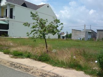 Gia Đình Tôi Cần Bán Gấp Lô Đất 300M2(10X30) Gần Kdl Đại Nam,xung Quanh Chợ,trường Đầy Đủ.