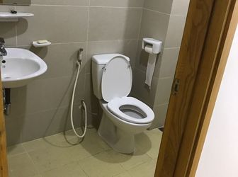 Cần Cho Thuê Căn Hộ N04 Nằm Trên Mặt Đường Hoàng Đạo Thúy 128M 3 Ngủ Đồ Cơ Bản, Giá 15Tr