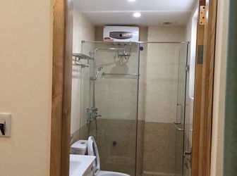 Bán Nhà Ngọc Lâm 35m2 X 5 Tầng Hiện Đại, Mt 4.2m, Ô Tô Đỗ Cửa, Ngõ Nông, 2.85 Tỷ.