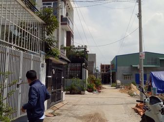 Nhà Sổ Hồng Riêng Quận 12 Thuộc P. Thạnh Xuân (4.5x12m) Đúc 3 Tấm. Giá 2,35 Tỷ