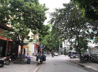 Bán Nhà Phố Trung Hòa, Phân Lô, Có Gara, 155Tr/m2