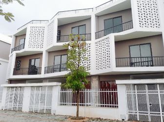 Gia Đình Cần Bán  Căn  Liền Kề Dự Án West Point 32, Lô Góc Thoáng, View Công Viên 2 Ha.