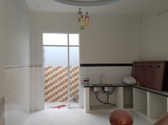 Nhà 1 Trệt 2 Lầu, Chỉ Cần Dọn Vào Ở, Không Cần Sữa Chữa