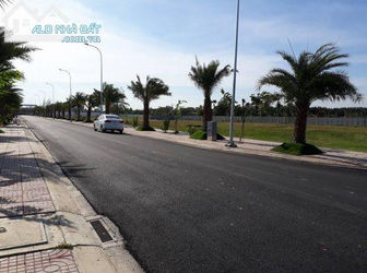 Quận 9. Mặt Tiền Nguyễn Xiển. Cần Thì Alo.