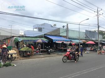 Gia Đình Cần Tiền Bán Gấp 300M2 Đất Đô Thị. Đất Có Sổ Hồng, Thổ Cư 100%. Đường Trước Nhà Rộng 16M