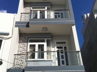 Bán Nhà 1 Trệt, 3 Lầu Dt: 304M2, Mặt Tiền Đường 64M,Trung Tâm Tx Bến Cát, Giá 2 Tỷ