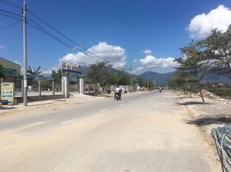 Góc 2 Mt Trần Hưng Đạo View Biển, Đặc Khu Kinh Tế Bắc Vân Phong, Dt: 12X25M, Giá 15.5 Tỷ