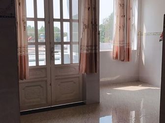 Căn Nhà 2 Lầu, Ở Phước Kiểng, 3 Phòng ngủ, 1 Bếp.