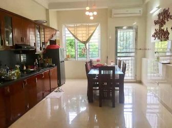 Bán Nhà Đường Nguyễn Văn Cừ Long Biên, DT 81M2, 4 Tầng Hiện Đại Ô Tô Đỗ Cửa - 4,8 Tỷ