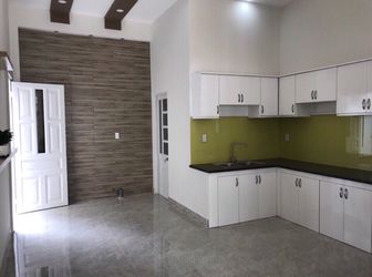 Nhà Mặt Tiền Đường Bê Tông Thông Rộng Giá Chỉ 2 Tỷ 300 Triệu