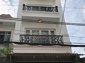 Hai Vợ Chồng Cần Bán Gấp Nhà 70M2, 4 Tầng, 6,3 Tỷ. Ngay Đường Lê Văn Sỹ. Hẻm Xe Hơi 