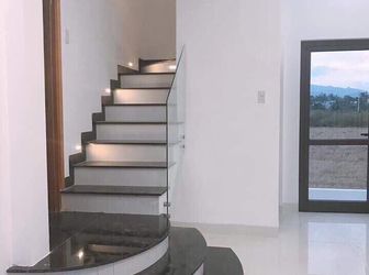 Nhà Đẹp, 2 Lầu, 2 Phòng Ngủ, 21M2, Ở Nguyễn Bình.