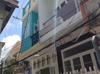 Nhà 2 Lầu Đúc - Mới Đẹp - Số: 06 - Hẻm 108 – Hùng Vương