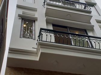 [Siêu Hot] Bán Nhà Phố Nguyễn Đình Hoàn – 7 Tầng Thang Máy Nhập Khẩu.