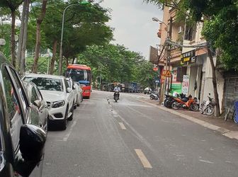 [Siêu Hot] Bán Nhà Phố Nguyễn Đình Hoàn – 7 Tầng Thang Máy Nhập Khẩu.