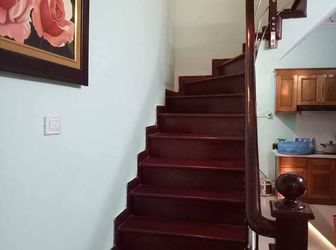 Cần Bán Nhà Hoa Lâm 42M2 Ngõ Oto Qua Đỗ Cửa, Kinh Doanh Tốt Giá 2.6 Tỷ