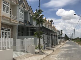 Bán Gấp Căn Nhà: Mặt tiền Quốc Lộ 50, Diện tích 105M2, Sổ hồng riêng 100%